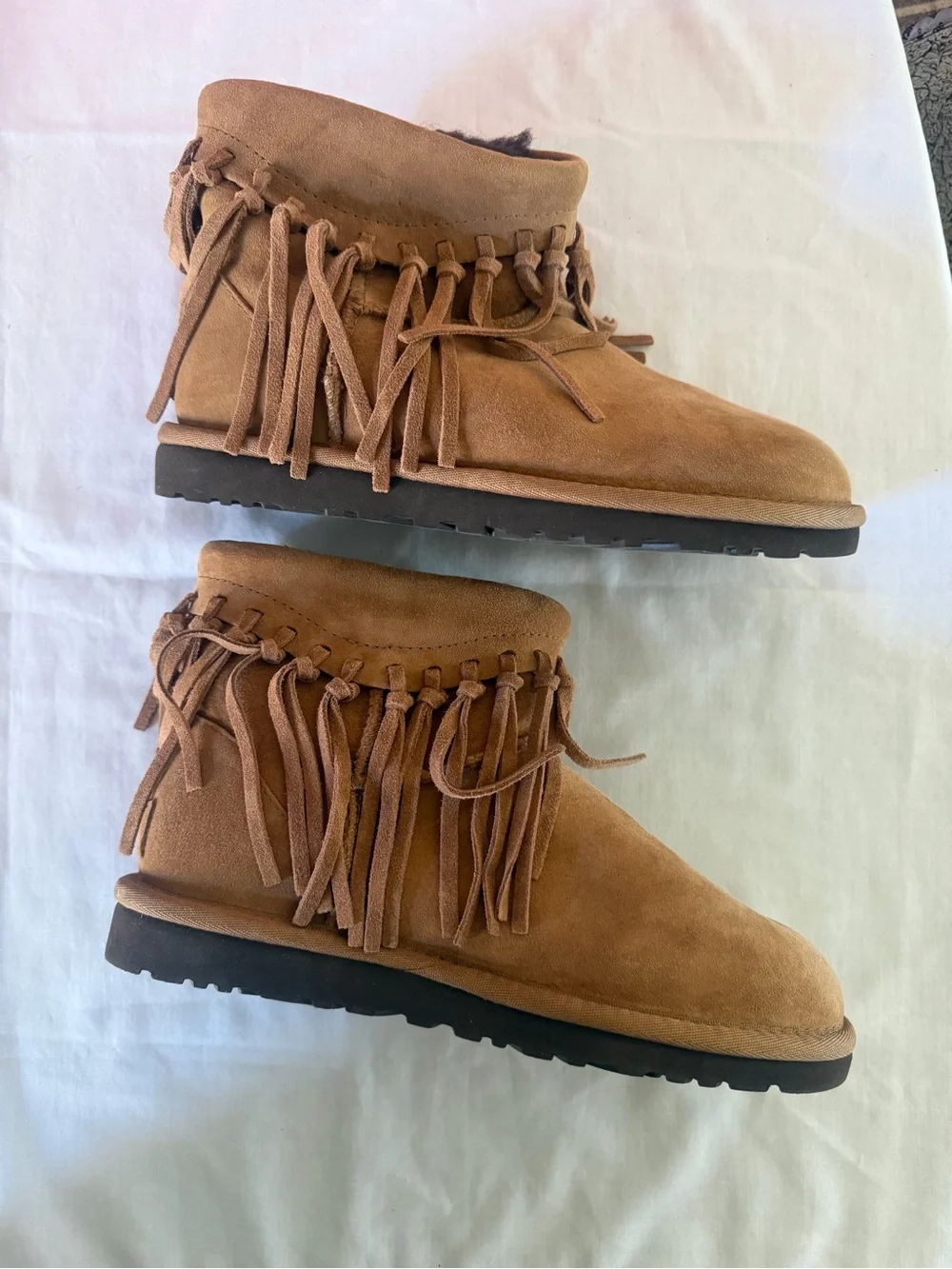 UGG Wynona fringe short boots